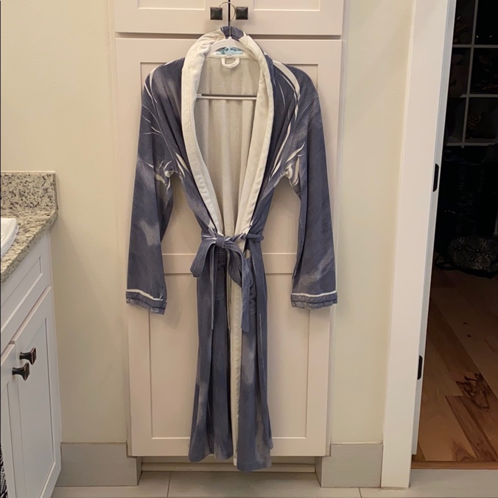 Peace Sign Bath Robe - Picture 2 of 4